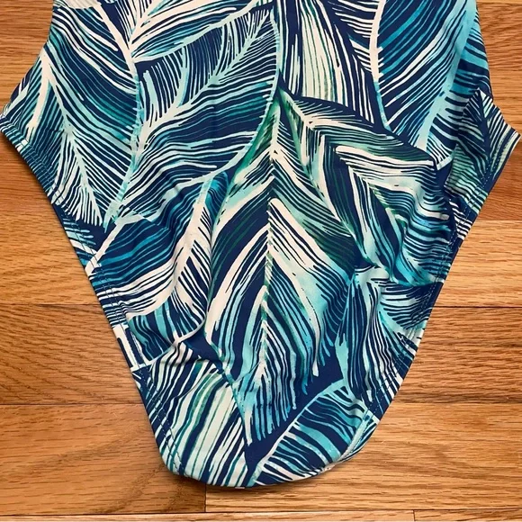 La Blanca Sketched Lace-Up One-Piece Swimsuit - Picture 5 of 12